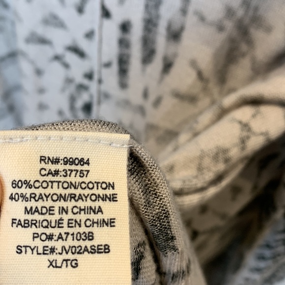 Billabong Seaside Dreamz Abstract Pattern Cardigan in Black and Ivory size XL - Picture 10 of 11